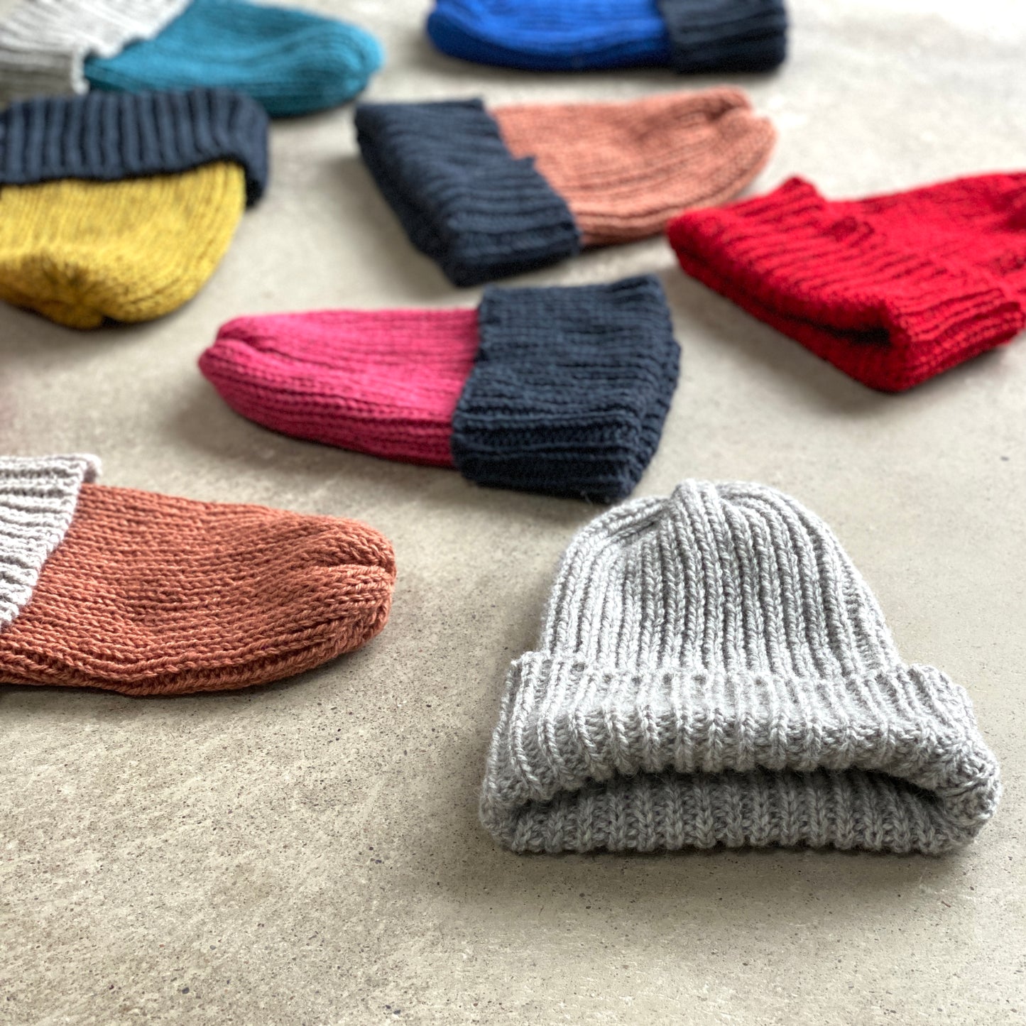 Mor Hat - Postbox/Basalt