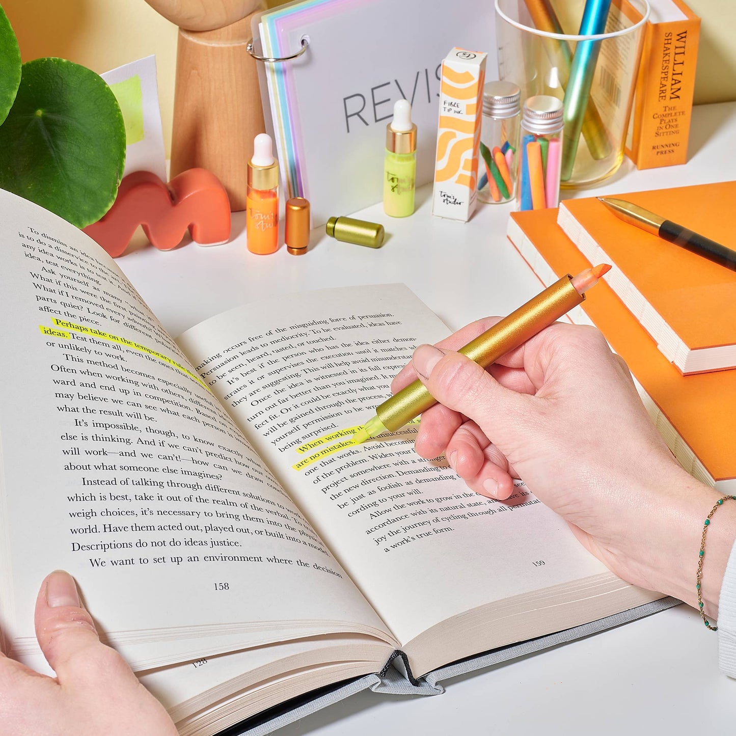 Ori – the infinitely refillable highlighter: Orange/Yellow
