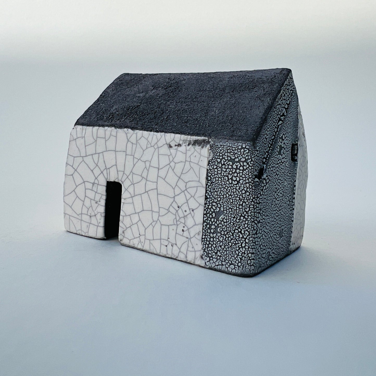 Larger Croft House - White/Charcoal