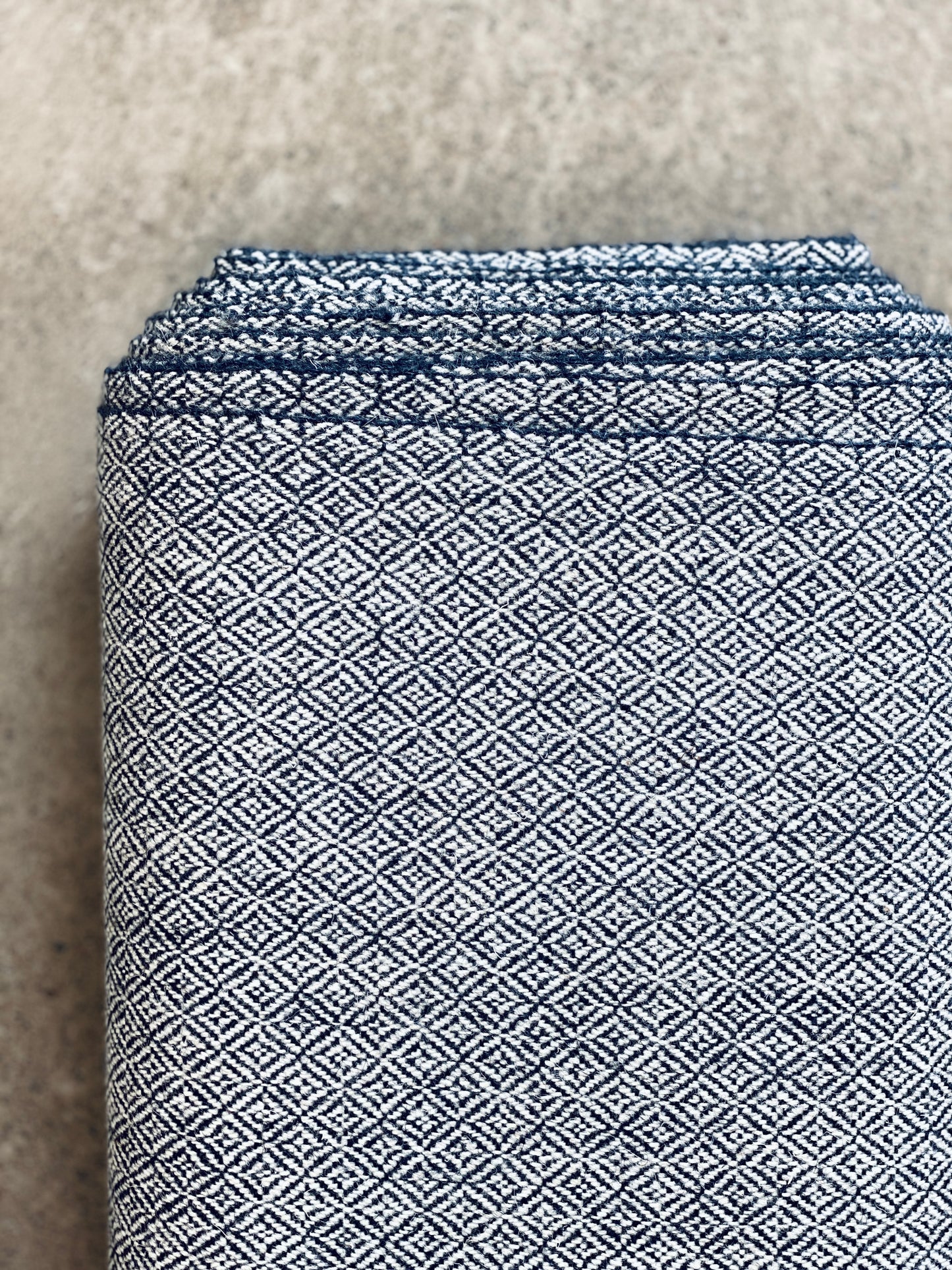 Diamond Twill - Basalt/IW7 Silver