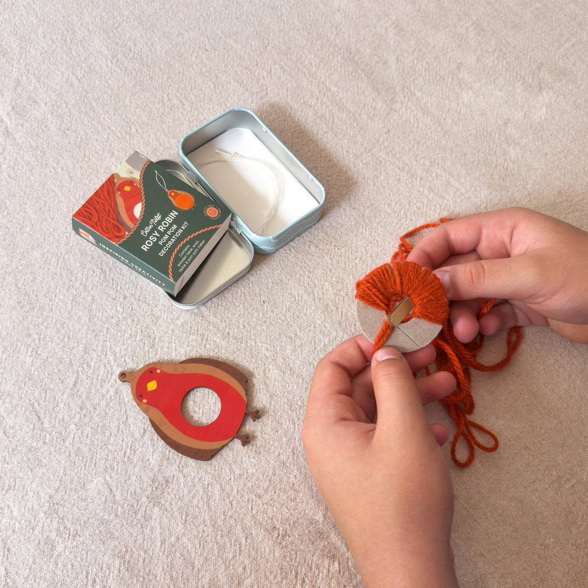 Pom Pom Robin Decoration Kit